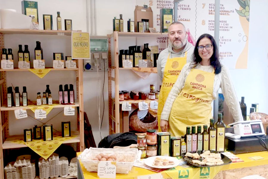 Mercato contadino di San Frediano Una foto del nostro punto vendita all’interno del Mercato contadino di San Frediano